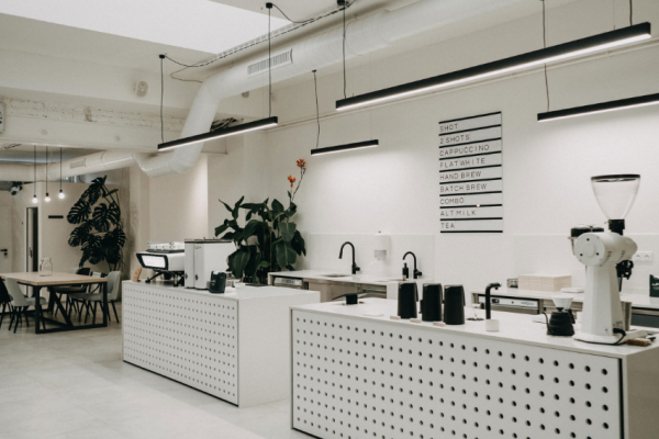 Cafe modern dan mewah dengan desain minimalis